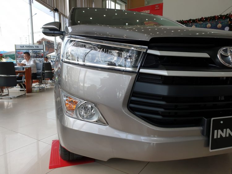 den-xe-toyota-innova-20g-2020-toyota-an-giang