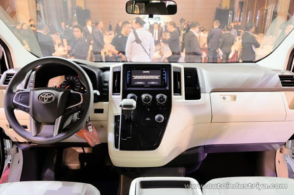 khoang-lai-toyota-hiace-2020-ra-mat-philiphine-toyota-an-giang-3