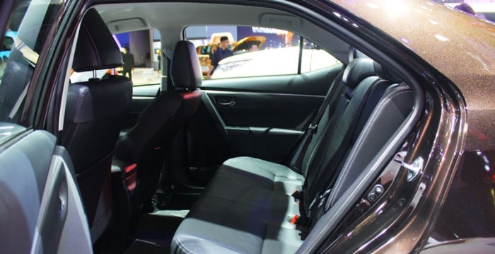 mua-bán-xe-toyota-altis-2020