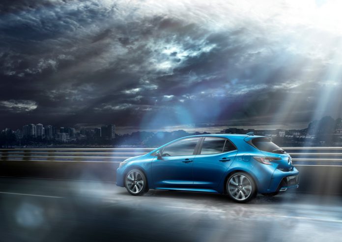 2021_Toyota_Corolla_Hatchback_Muaxegiatot_vn_1-696x492