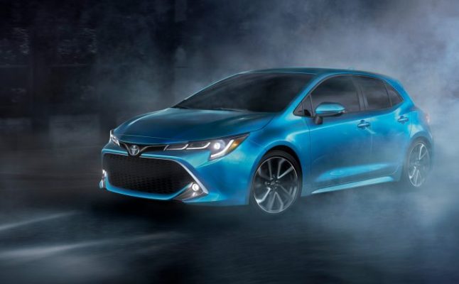 2021_Toyota_Corolla_Hatchback_Muaxegiatot_vn_2-696x431