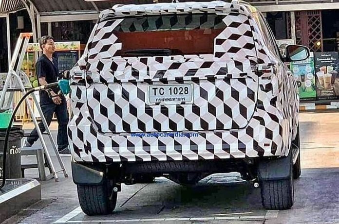duoi-xe-toyota-fortuner-2021-ban-nang-cap-tai-thailan-toyota-an-giang-696x461