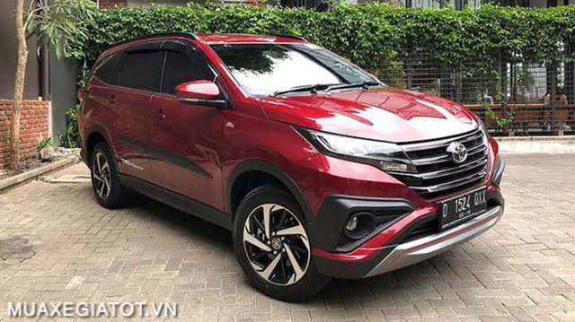 Toyota Rush màu đỏ