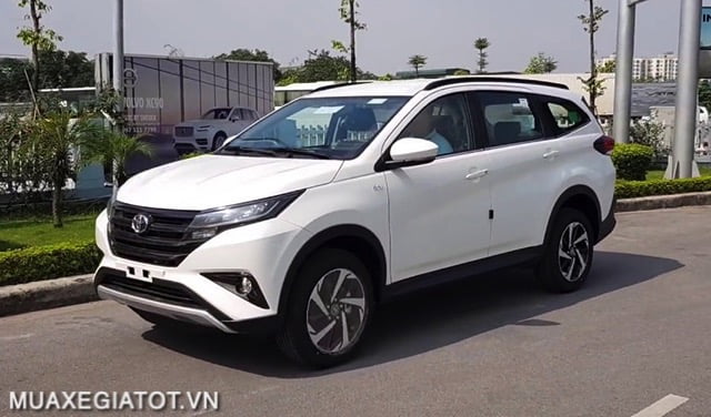 Toyota Rush màu trắng