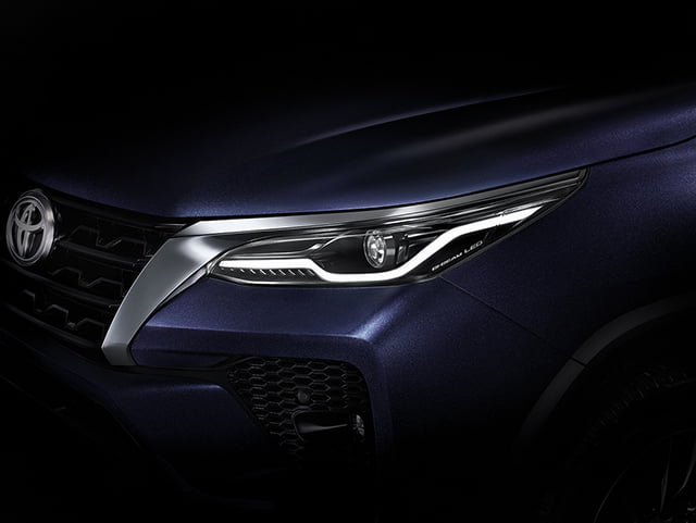 den-pha-toyota-fortuner-2021-tai-thai-lan-toyota-an-giang