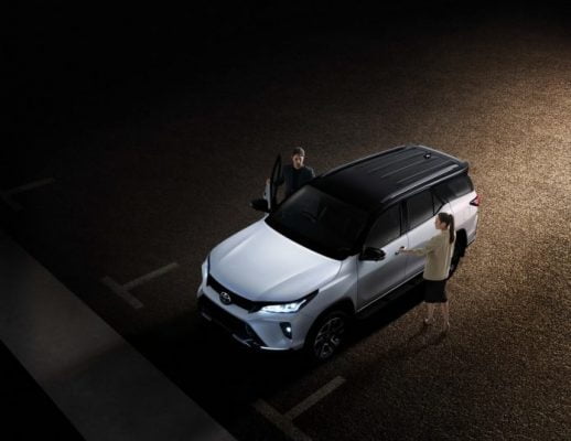 tran-xe-toyota-fortuner-2021-tai-thai-lan-toyota-an-giang-696x537