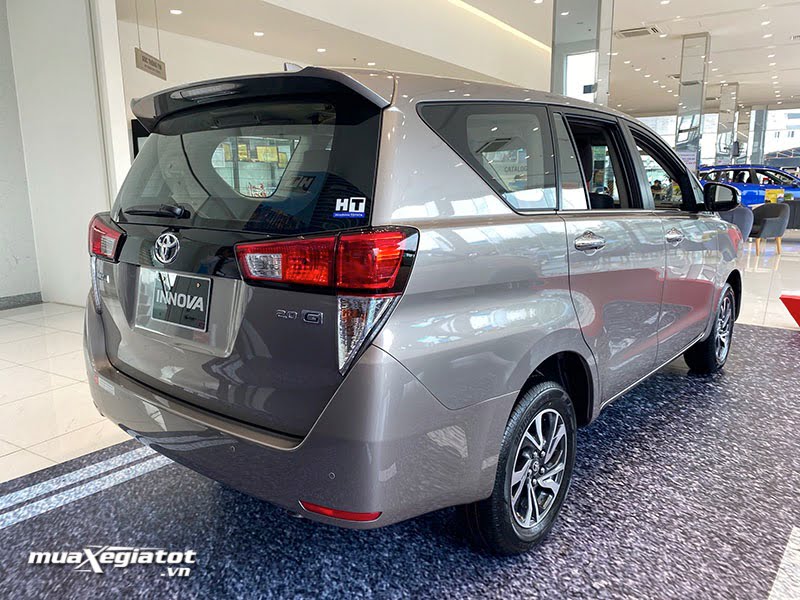 duoi-xe-toyota-innova-2021-20g-muaxegiatot-vn-2