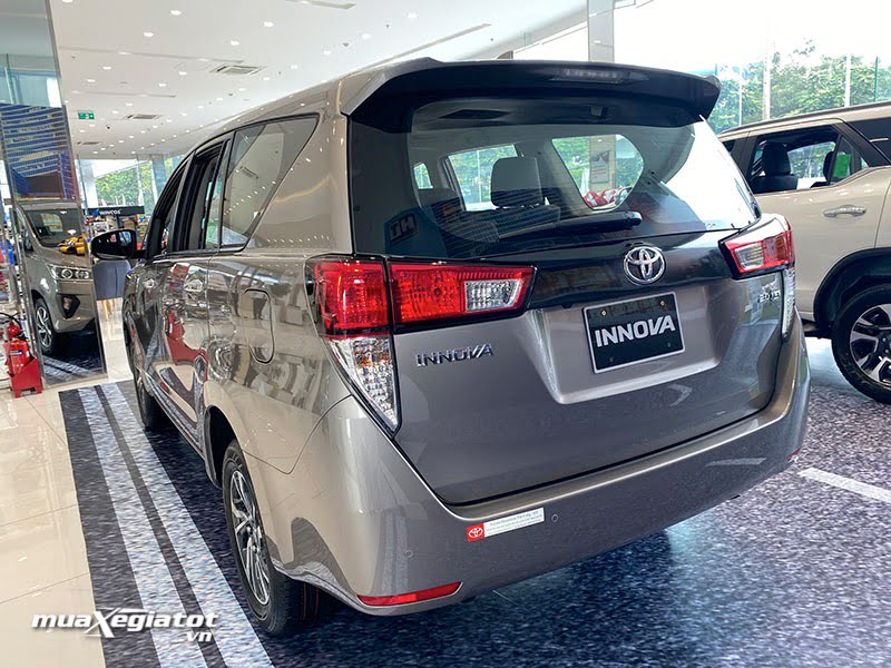 duoi-xe-toyota-innova-2021-20g-muaxegiatot-vn-6